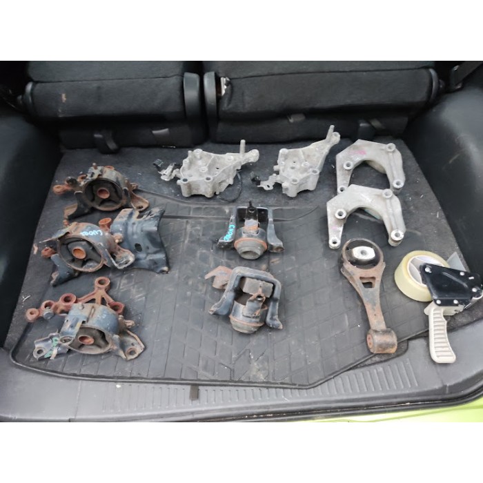 Опора двигуна Daihatsu Cuore L276 МКПП 12305-B2120 12306-B2040 12309-B2030