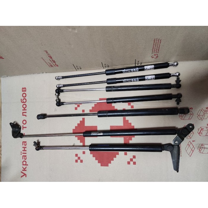Амортизаторы крышки багажника Daihatsu новы та вживанні Daihatsu Sirion 68960-B1030