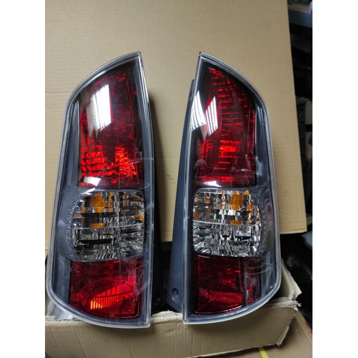 Фонарь Daihatsu Sirion 2005-